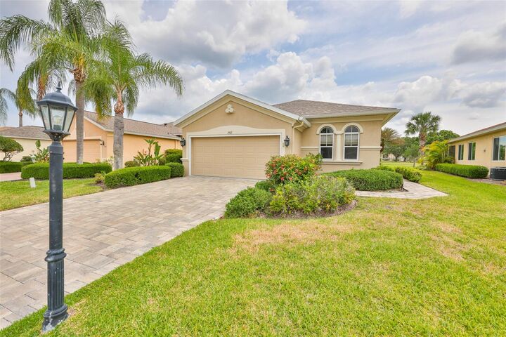 Property Photo:  1907 Sterling Glen Court  FL 33573 