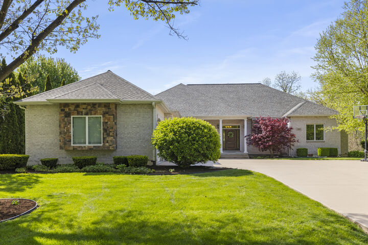 Property Photo:  