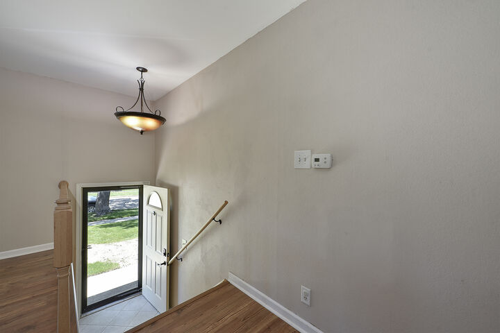 Property Photo:  913 Vine Street  IL 60107 