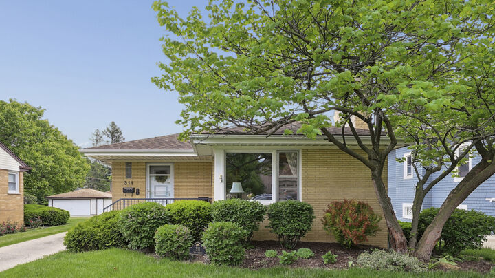 Property Photo:  311 N Elm Avenue  IL 60126 