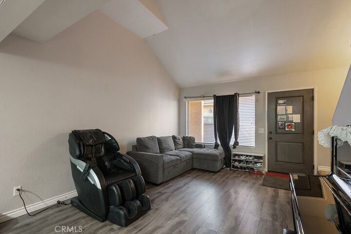 Property Photo:  435 W 9th D5  CA 91786 