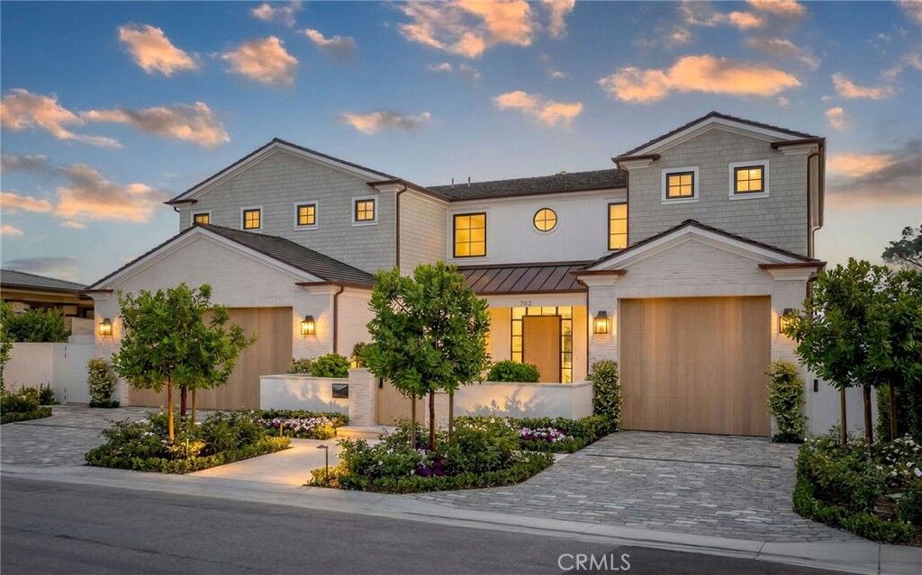 Property Photo: 702 Saint James Pl CA 92663