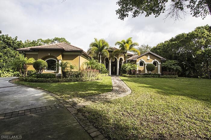 Property Photo: 5941 Napa Woods Way FL 34116-3849