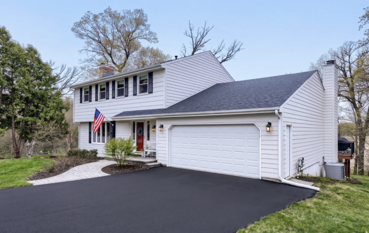 Property Photo: 1085 Oak Circle MN 55391