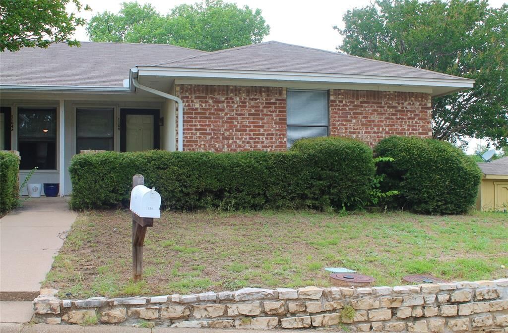 Property Photo: 1104 Curtis Drive TX 76086