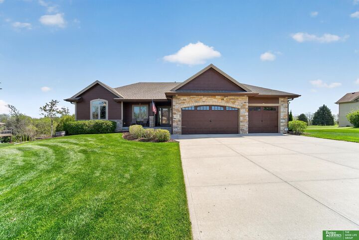 Property Photo:  827 Wedgewood Court  NE 68048 