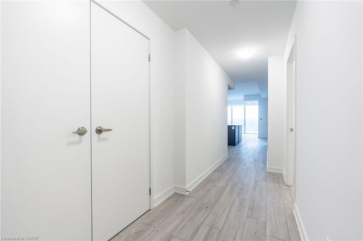 Property Photo:  1035 Southdown Road 1501  ON L5J 0A3 