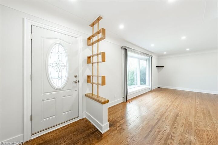 Property Photo:  172 Fennell Avenue E Upper  ON L9A 1S3 