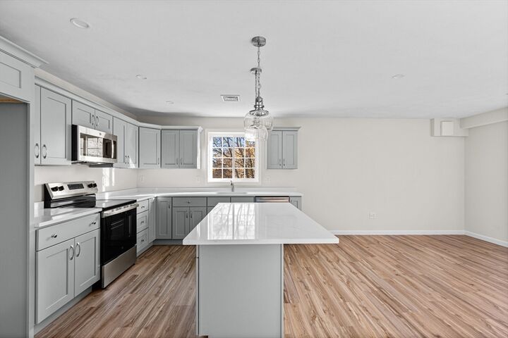 Property Photo:  393-5 Court St 5  MA 02360 