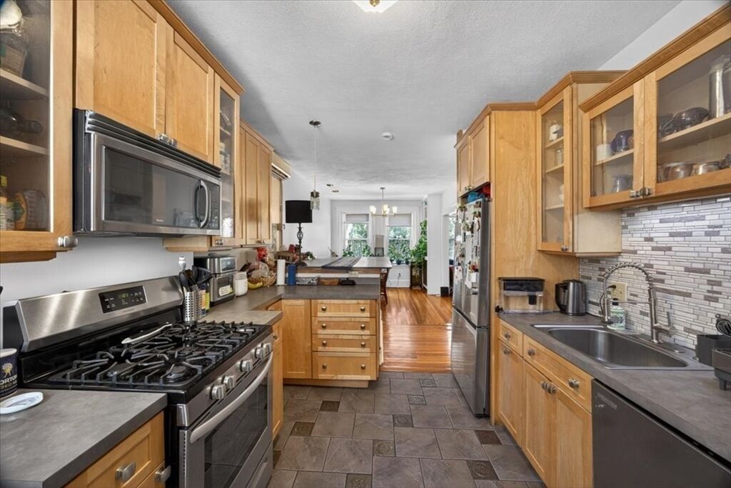 Property Photo:  23 Netherlands Rd 1  MA 02445 