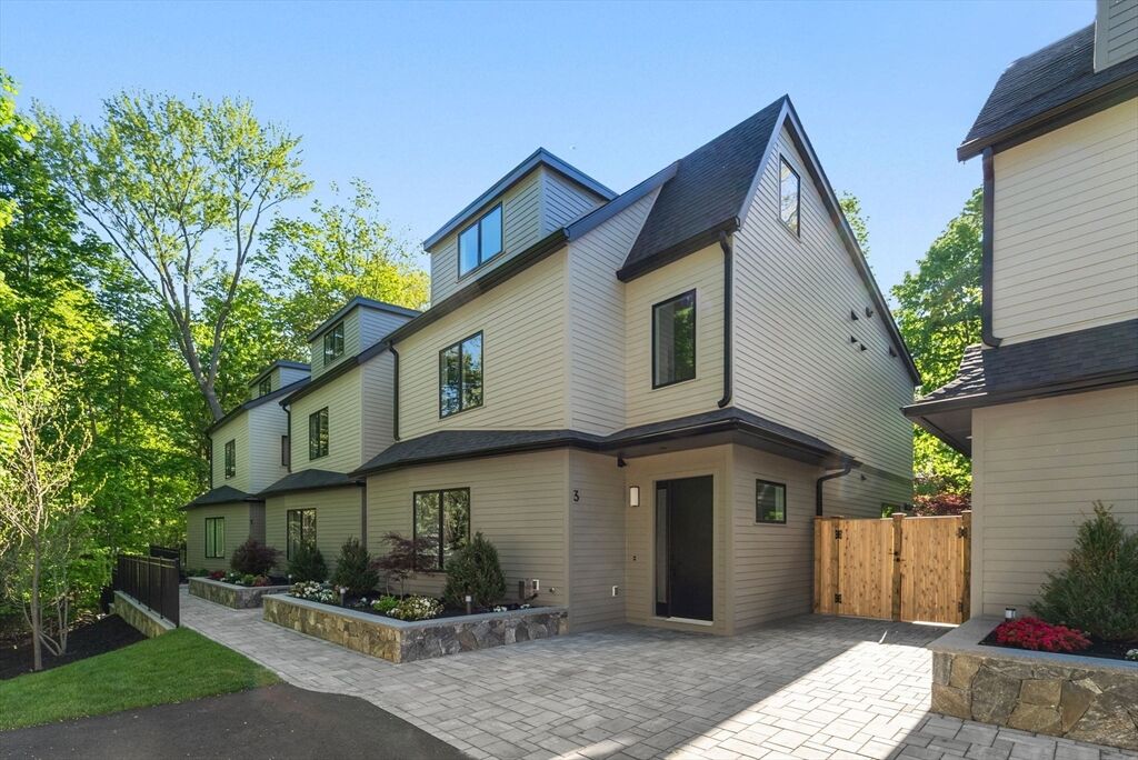 Property Photo:  956 Walnut Street 3  MA 02461 