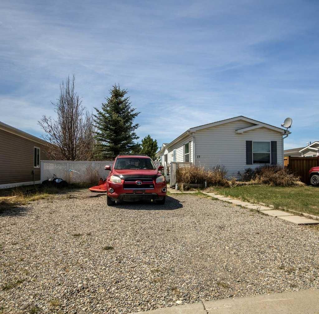Property Photo:  19 Noblefern Way  AB T0M 1X0 