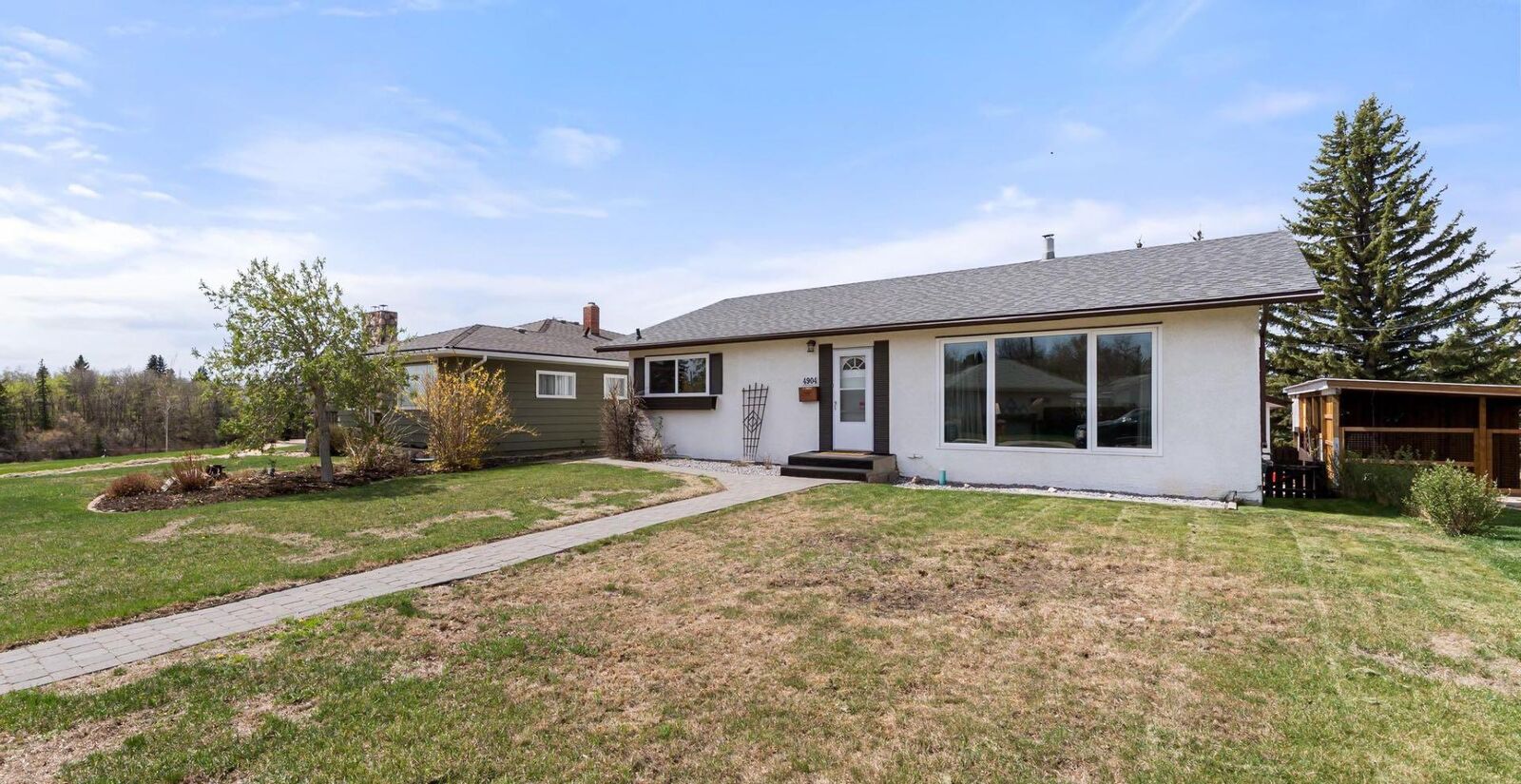 Property Photo:  4904 58 Street  AB T4V 2G4 