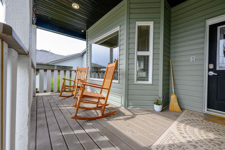 Property Photo:  11418 89B Street  AB T8X 1T9 