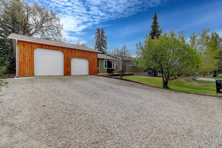 Property Photo:  1108 6 Avenue  AB T0H 0C0 