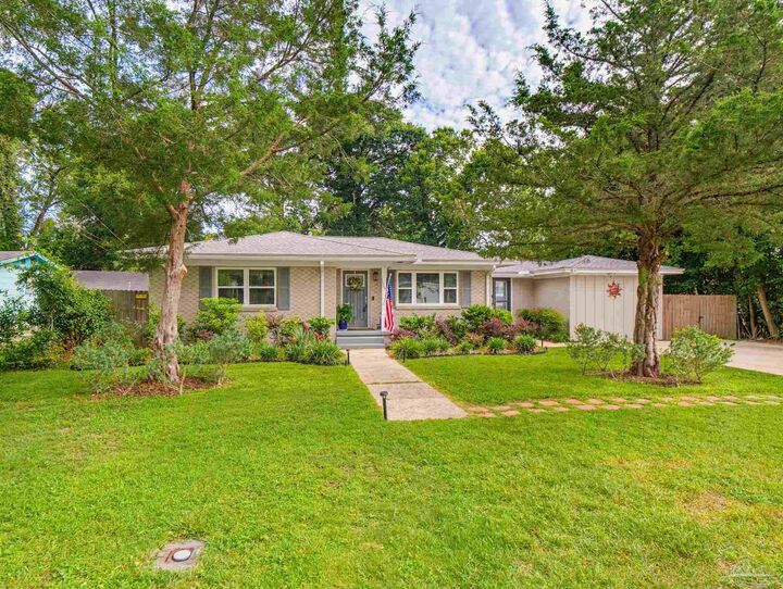 Property Photo: 1660 E Cross St FL 32503