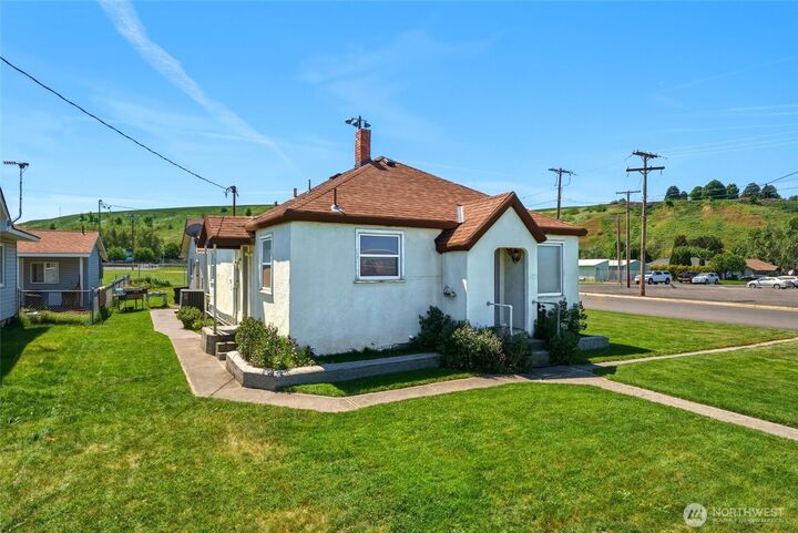 Property Photo: 129 Catherine Avenue OR 97862