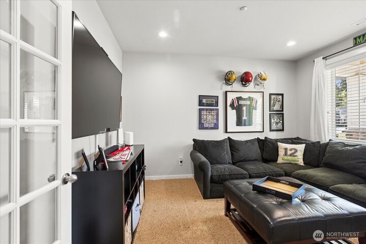 Property Photo:  1074  Ridge Street  WA 98275 