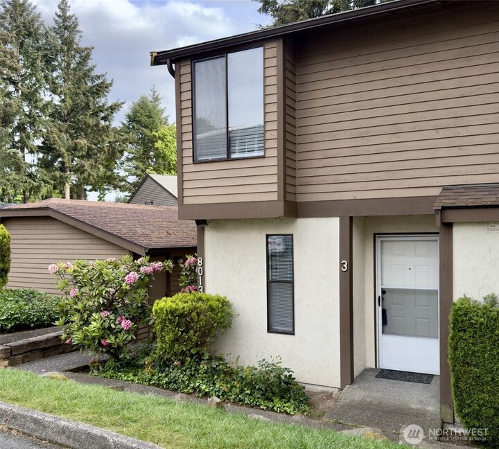 Property Photo:  8013 NE 177th Court 403  WA 98028 