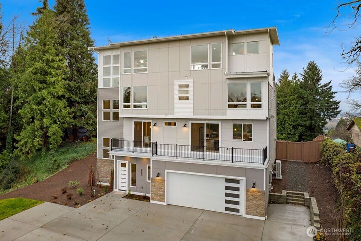 Property Photo:  7853 S 132 Street  WA 98178 
