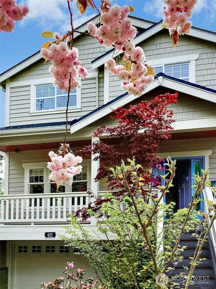 Property Photo:  621 NE 77th Street  WA 98115 