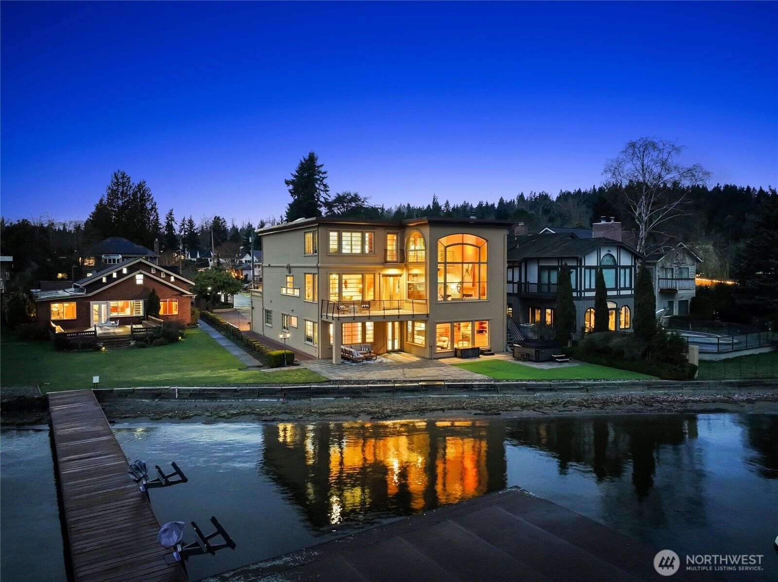Property Photo:  4701 NE Shore Place  WA 98155 