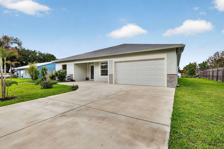 Property Photo: 1974 SW Idaho Lane FL 34953