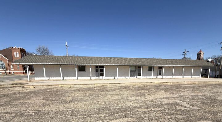Property Photo: 123 N Bluff KS 67002