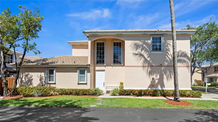 Property Photo:  1240 Grant St  FL 33019 