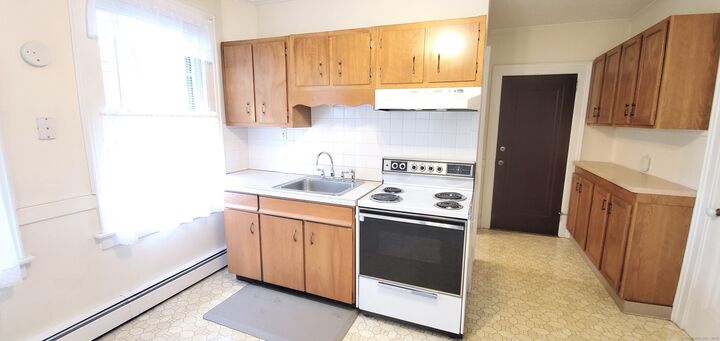 Property Photo:  42 Vance Street 2nd Fl  CT 06052 