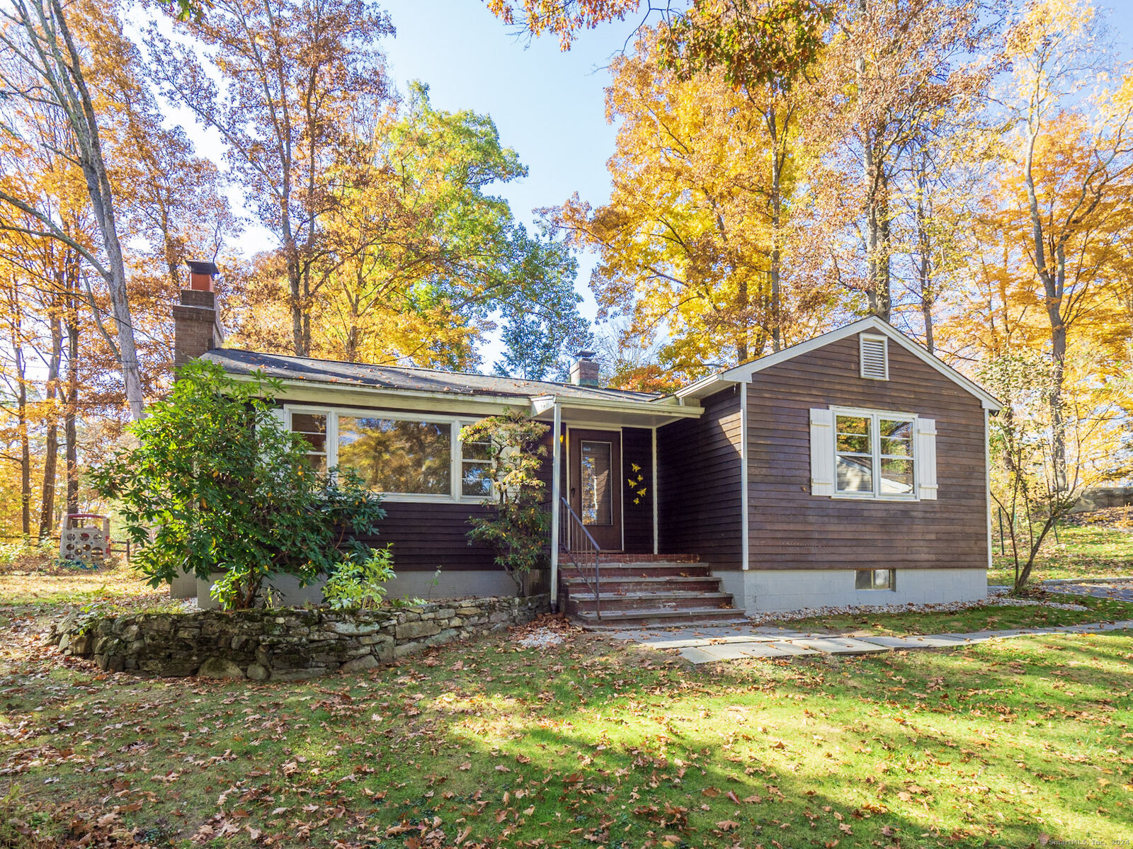 Property Photo:  27 Woodland Way  CT 06877 