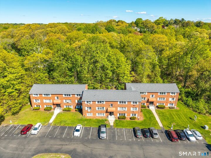 Property Photo:  40-44 Briarwood Lane  CT 06405 