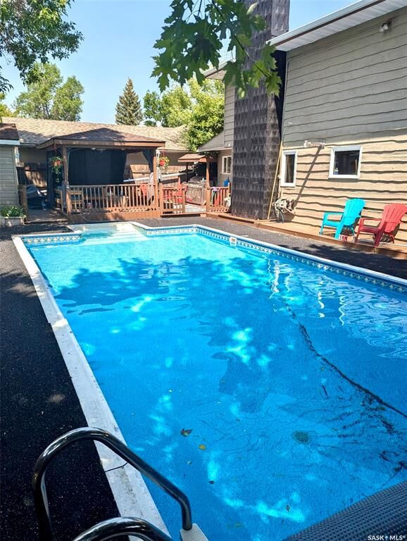 Property Photo: 182 Lincoln Drive SK S4S 6R5