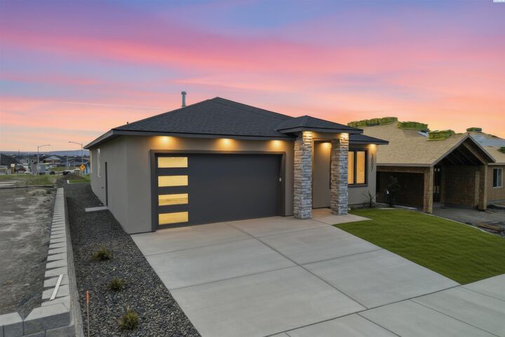 Property Photo:  3007 Meadowlark Ave  WA 99352 