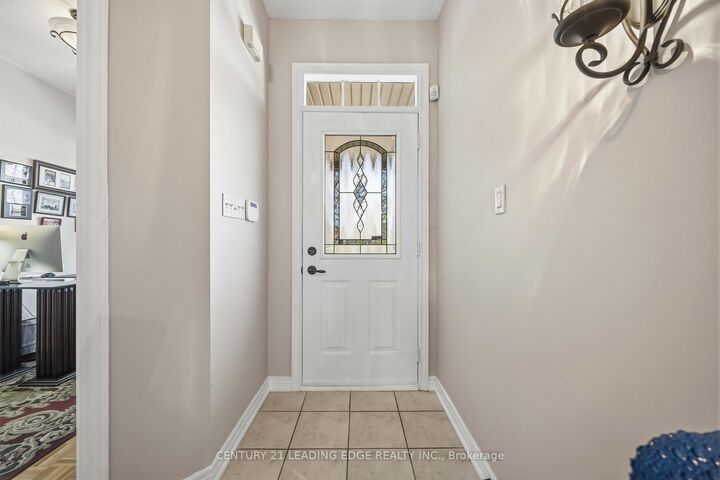 Photo de la propriété:  156 Landsdown Crescent  ON L6E 1M5 