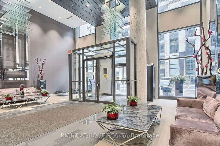 Property Photo: 9205 Yonge Street 512 ON L4C 1V5