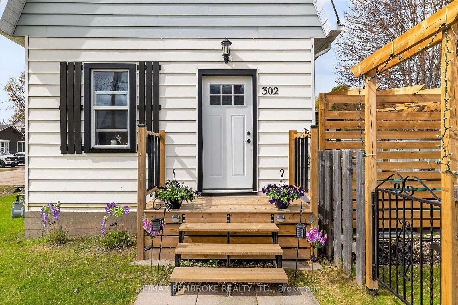 Property Photo: 302 Willard Street ON K8A 3T7
