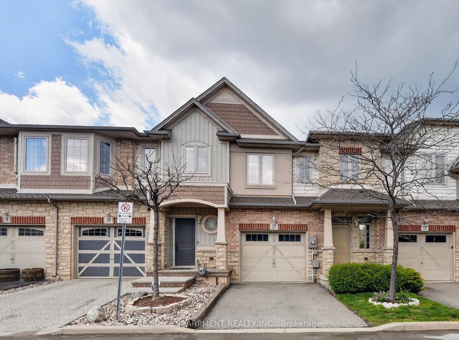 Property Photo: 8 Lakelawn Road 11 ON L3M 0G1