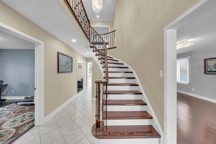 Property Photo:  42 Kevi Crescent  ON L4B 3C8 