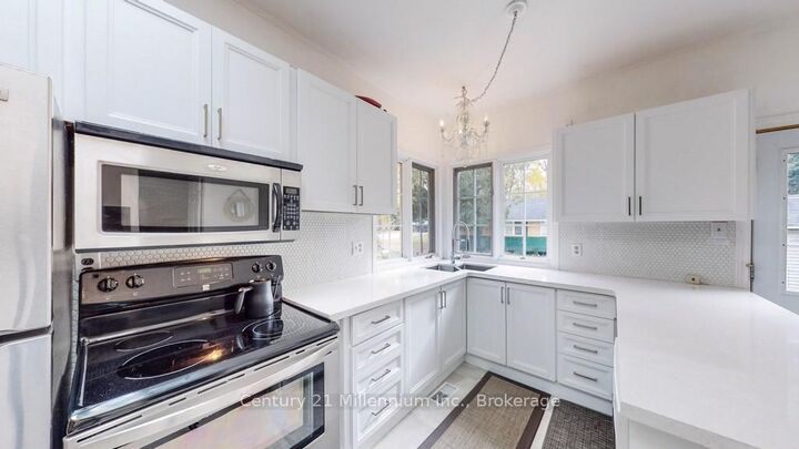 Property Photo: 19 Hastings Avenue ON L0L 1P0