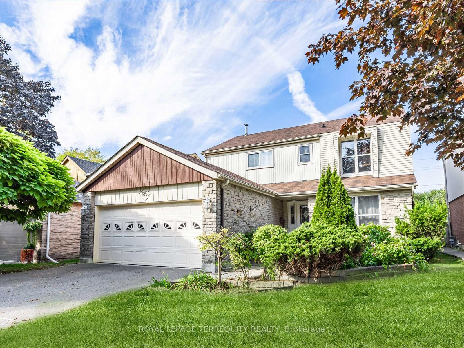 Property Photo: 1858 Shadybrook Drive ON L1V 3A8