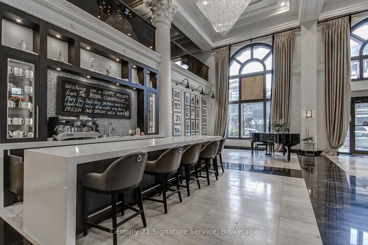 Property Photo: 118 King Street E Lph16 ON L8P 0A7