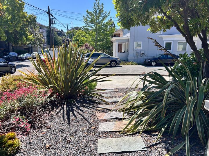 Property Photo:  29 Moss Avenue  CA 94610 