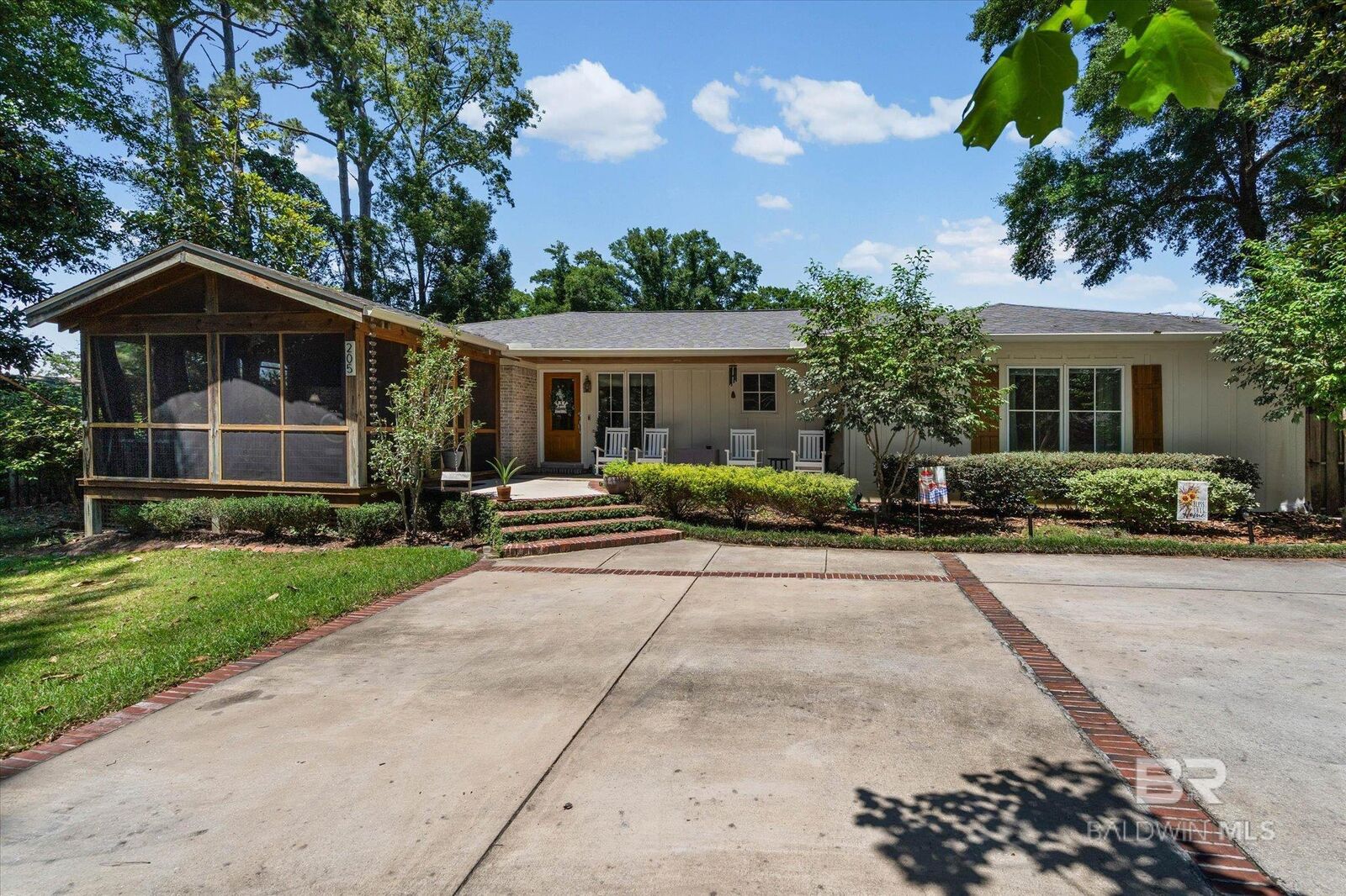 Property Photo:  205 Gayfer Court  AL 36532 