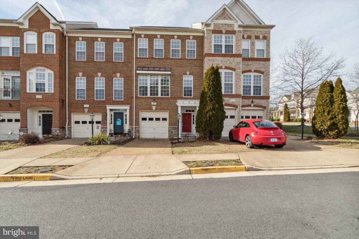 Property Photo: 21931 Halburton Terrace VA 20148
