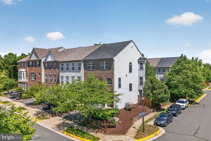 Property Photo:  46840 Mountain Laurel Terrace  VA 20164 