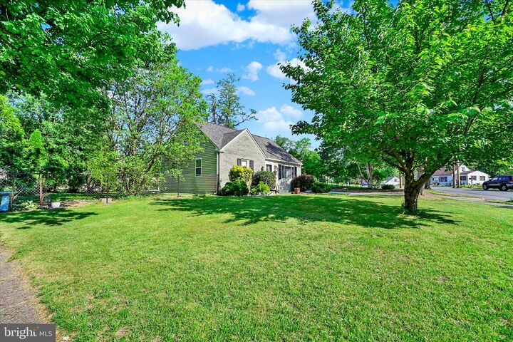 Property Photo:  1716 Glenside Drive  PA 17109 