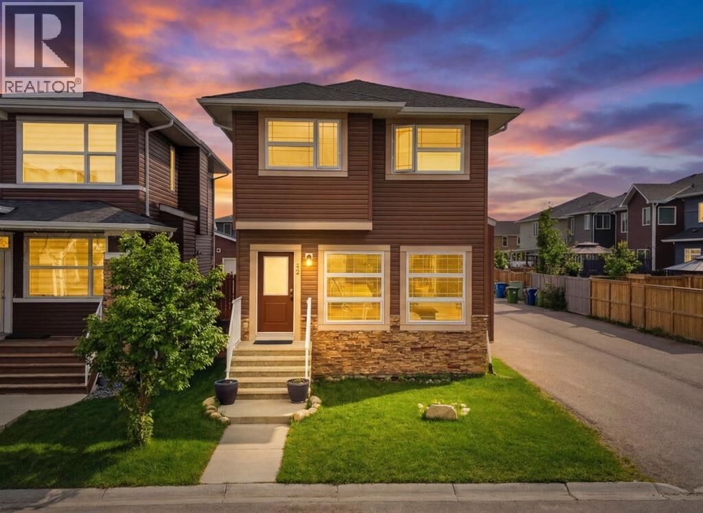 Property Photo:  22 Redstone Road Northeast  AB T3N 0M3 
