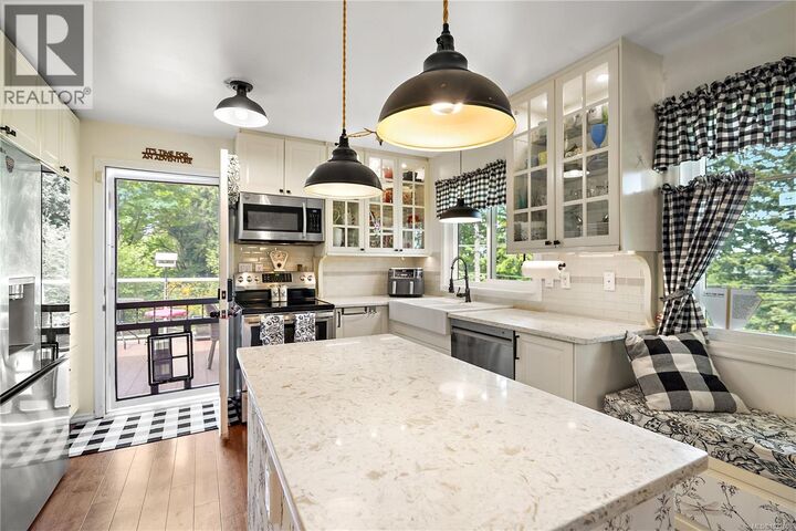 Property Photo: 6864 East Saanich Road BC V8Z 5Y9