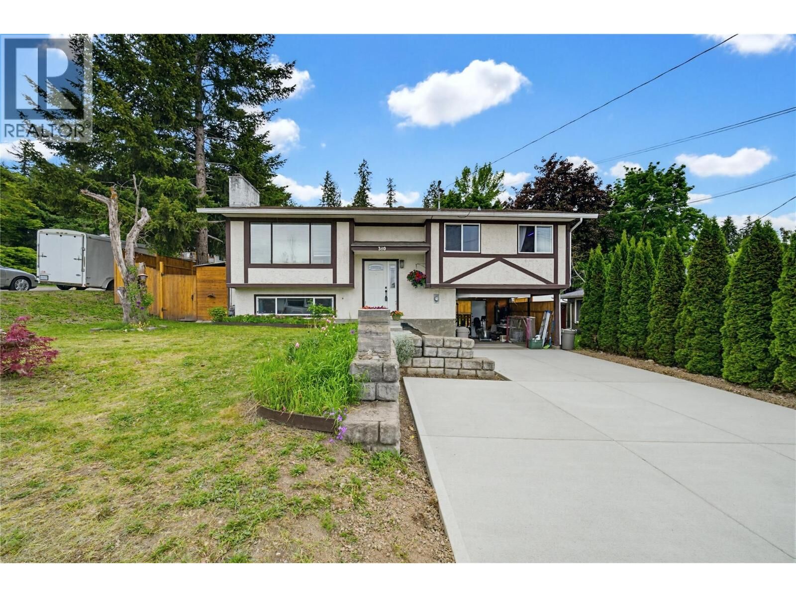 Property Photo:  380 6 Avenue Southeast  BC V1E 4G7 